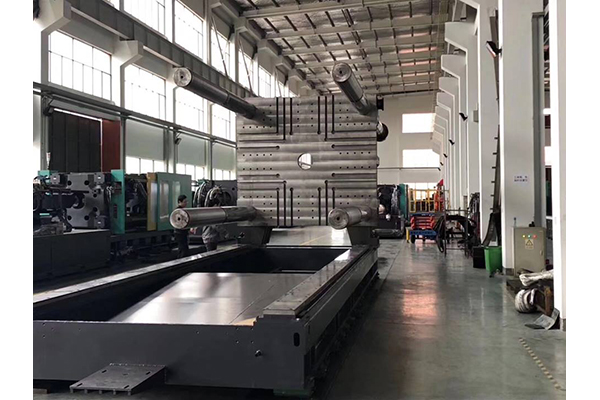   LOG 2800噸夾緊單元 3300噸注塑單元。 根據(jù)您的需求設(shè)計(jì)定制機(jī)器！ 